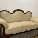 Elegantes cremefarbenes Sofa